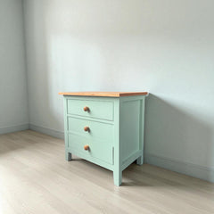 Velador de madera 3 cajones 65x40x60