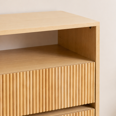 Cómoda "Pitao" 3 Cajones con Nicho – Mueble de Madera con Palillaje Vertical y Repisa Abierta para Dormitorio