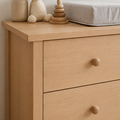 Cómoda "Pelú" 4 Cajones – Mueble de Bebé en Lenga y Enchape de Encina con Cambiador para Pieza Infantil