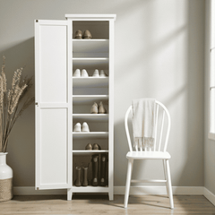 Armario alto vintage de madera de pino tipo cómoda, con puertas abatibles y acabado natural, ideal para organizar.