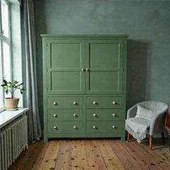 Armario (closet) de madera con colgador