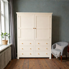 Armario (closet) de madera con colgador