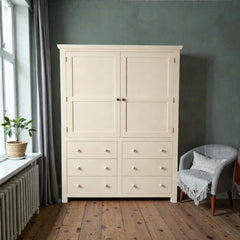 Armario (closet) de madera con colgador