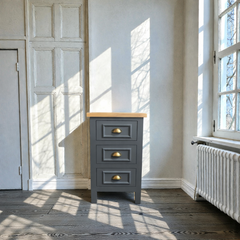 Velador de madera 3 cajones Elegance