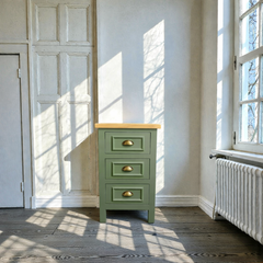 Velador de madera 3 cajones Elegance