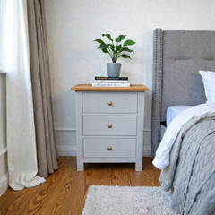 Velador de madera 3 cajones Rose