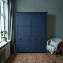 Armario (closet) de madera con colgador