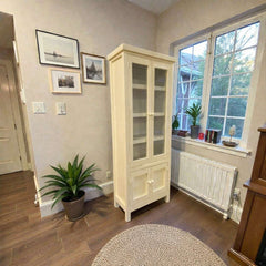Vitrina de madera «Arca Muebles Retro S» (180 x 35 x 70 cm) con puertas de cristal, ideal para el salón o el comedor.