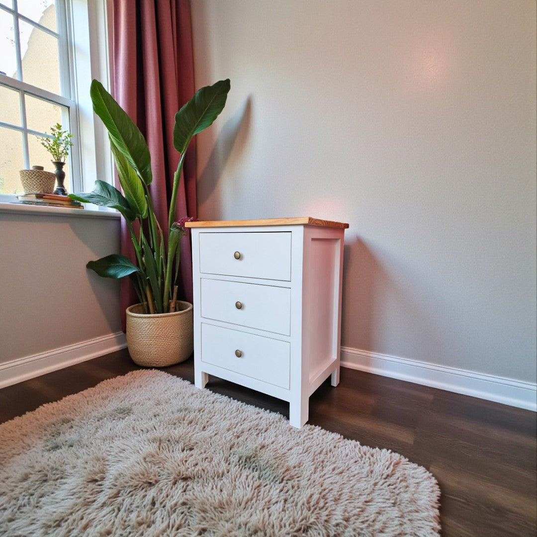 Velador de madera 3 cajones 55x40x70