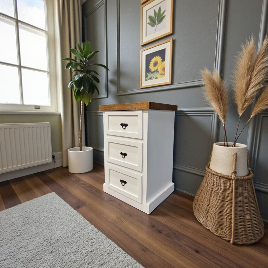 Velador de Madera 3 cajones rústico 45x40x70