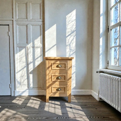 Velador de madera 3 cajones Elegance