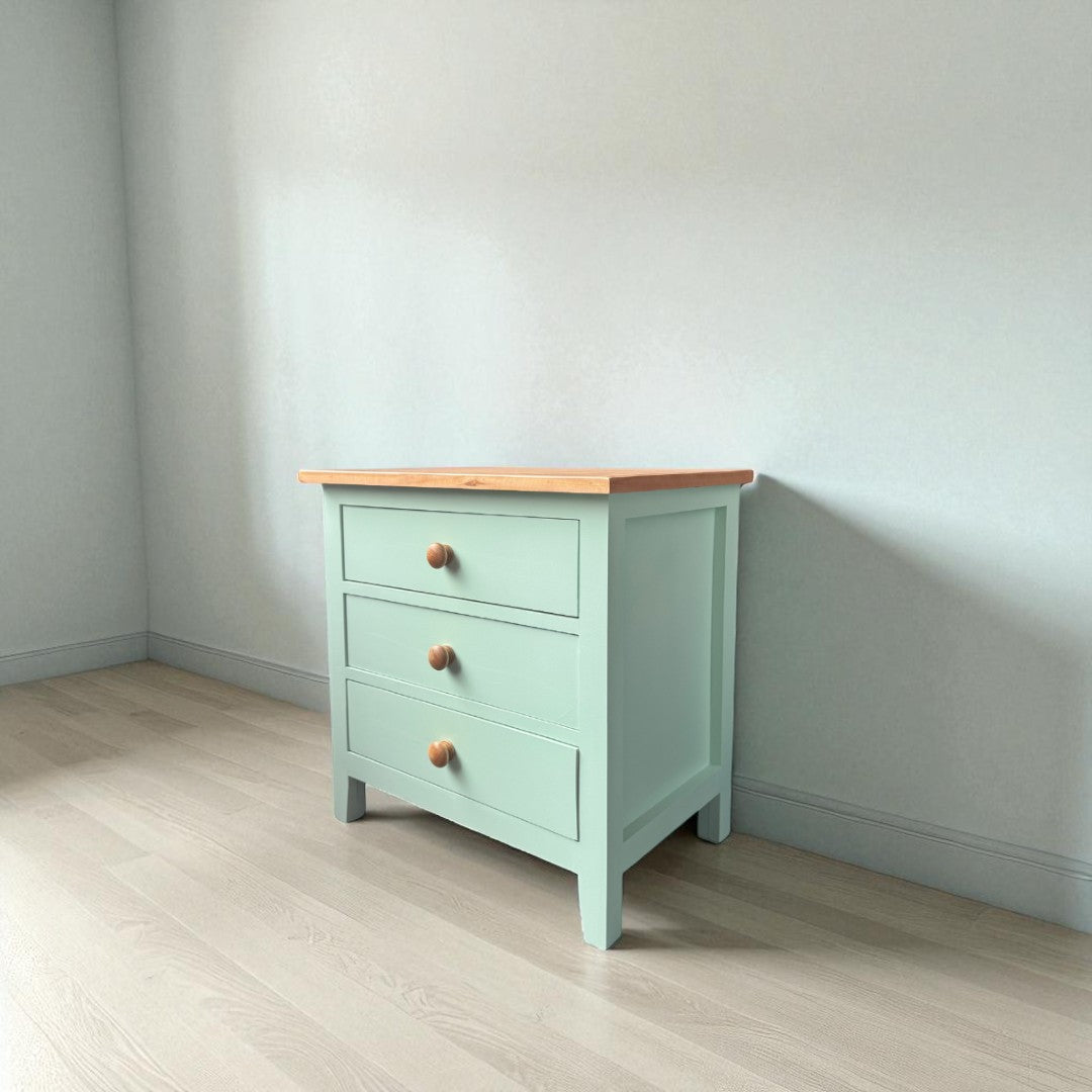 Velador de madera 3 cajones 65x40x60