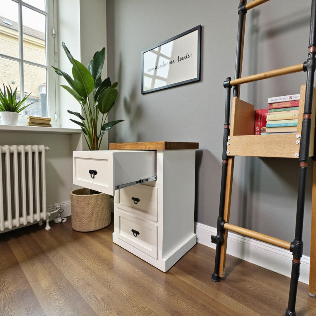 Velador de Madera 3 cajones rústico 45x40x70