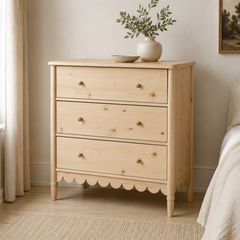 Cómoda "Caléu" 3 Cajones – Mueble de Madera Estilo Romántico con Festón