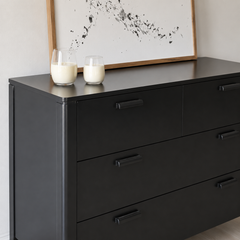 Cómoda "Osorno" 3 Cajones – Mueble de Madera Grafito Estilo Mid-Century con Patas Sable para Dormitorio