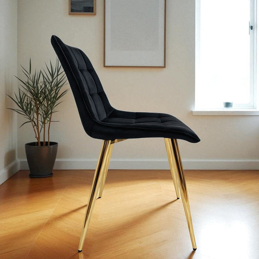 Silla capitone negra lateral en living
