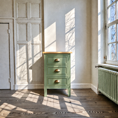 Velador de madera 3 cajones Elegance