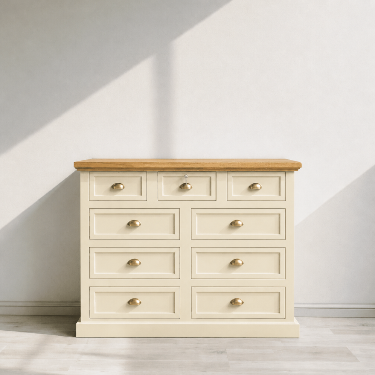 comoda-de-madera-vintage-con-cajon-de-seguridad-beige-arena-3