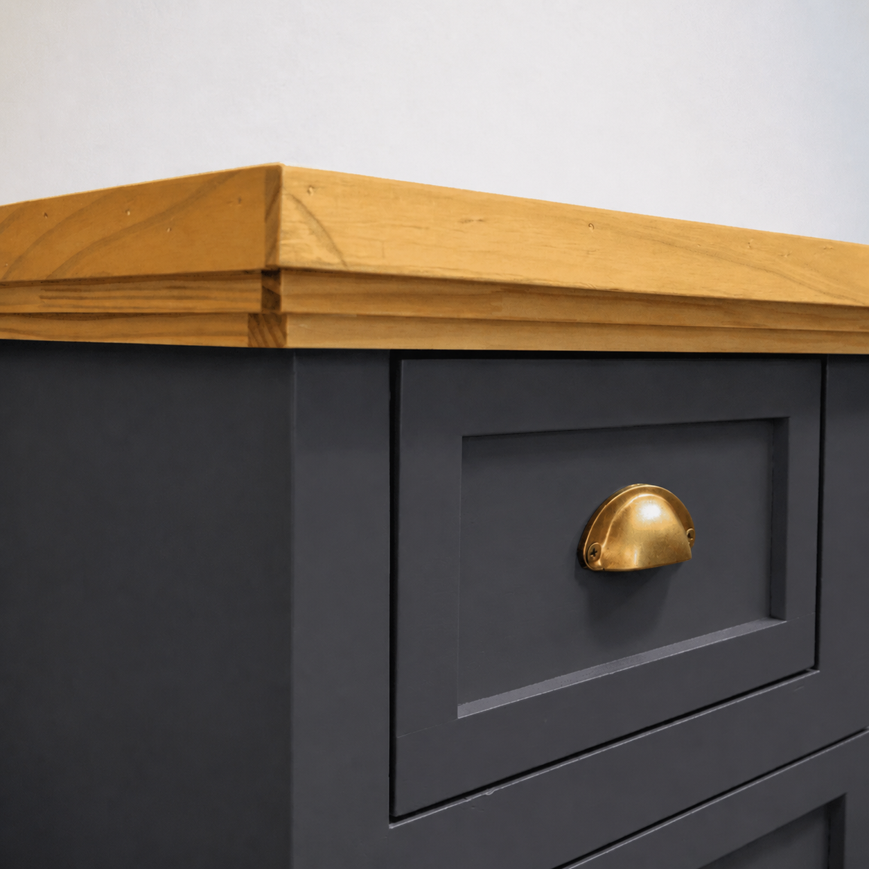 comoda-de-madera-vintage-con-cajon-de-seguridad-gris-grafito-1