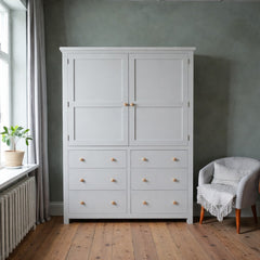 Armario (closet) de madera con colgador