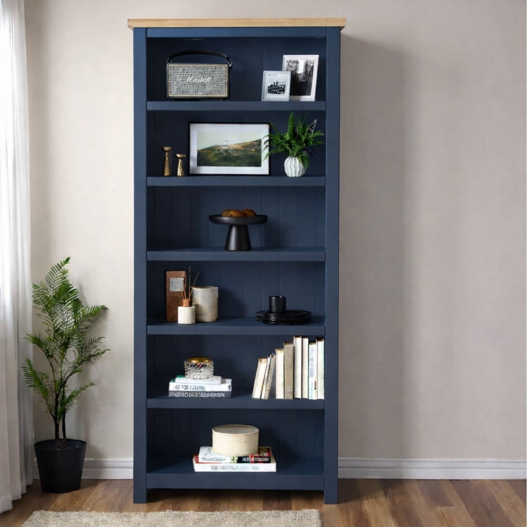 Biblioteca de madera con repisas